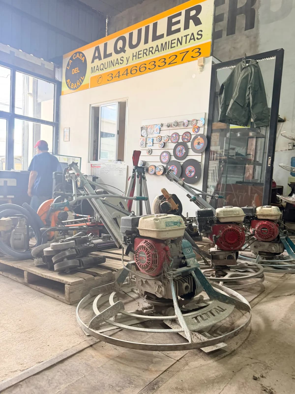 Allanadoras y máquinas para construcción en alquiler en Casa del Albañil, Gualeguaychú
